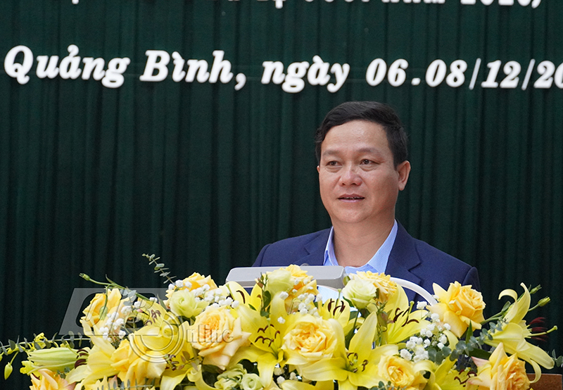 Đại biểu Võ Văn Bảy, Tổ đại biểu khu vực huyện Lệ Thủy tham luận tại kỳ họp.