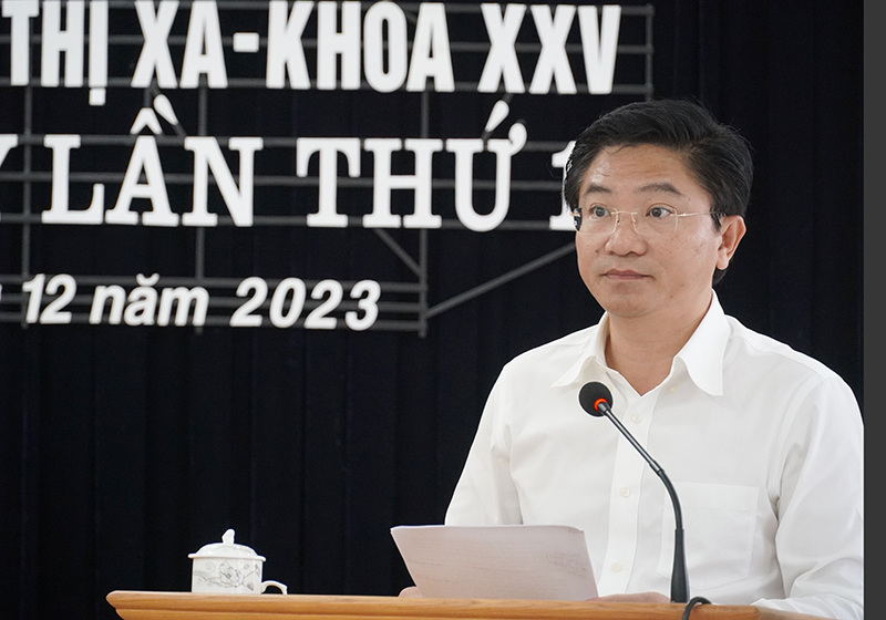 Đồng chí Bí thư Thị ủy Ba Đồn Trương An Ninh phát biểu tại hội nghị. 