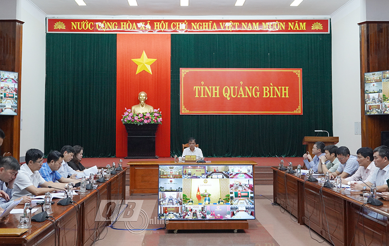 Đồng chí Phó Chủ tịch Thường trực UBND tỉnh Đoàn Ngọc Lâm và các đại biểu dự phiên họp tại điểm cầu Quảng Bình.