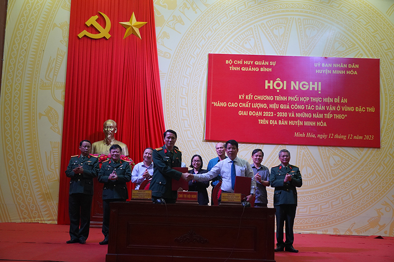 Bộ CHQS tỉnh và UBND huyện Minh Hóa tổ chức hội nghị ký kết chương trình phối hợp thực hiện Đề án “Nâng cao chất lượng, hiệu quả công tác dân vận ở vùng đặc thù giai đoạn 2023-2030 và những năm tiếp theo”.