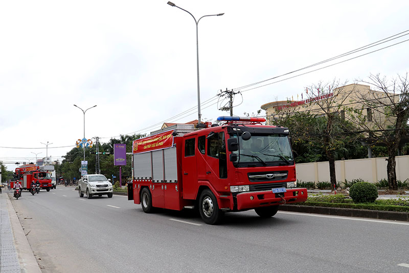 Lực lượng cảnh sát phòng cháy chữa cháy và cứu nạn, cứu hộ tham gia tuần hành hưởng ứng lễ ra quân tấn công trấn áp tội phạm, bảo đảm ANTT Tết Nguyên đán năm 2024