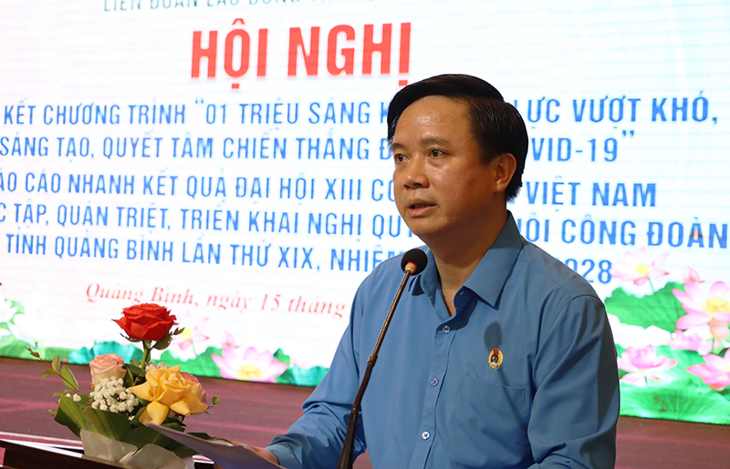 Đồng chí Chủ tịch LĐLĐ tỉnh Phạm Tiến Nam phát biểu tại hội nghị.  