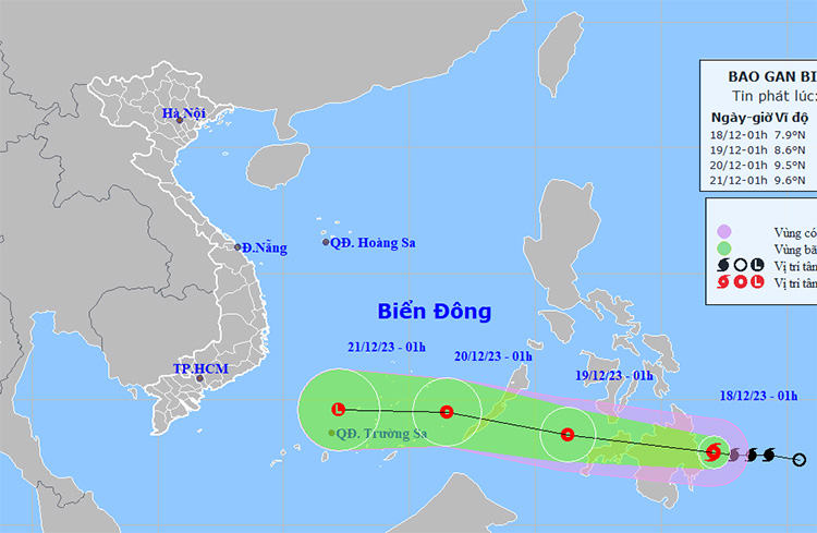 Vị trí của bão gần biển Đông. Ảnh: NCHMF