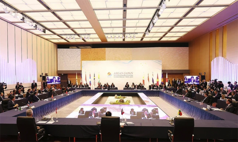 Phiên bế mạc Hội nghị Cấp cao kỷ niệm 50 năm quan hệ ASEAN-Nhật Bản. (Ảnh: Dương Giang/TTXVN)