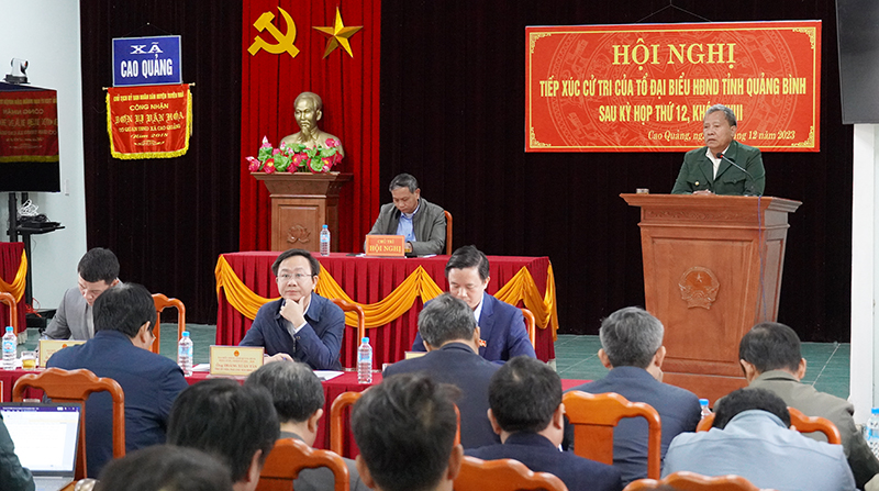 Cử tri huyện Tuyên Hóa trình bày ý kiến.