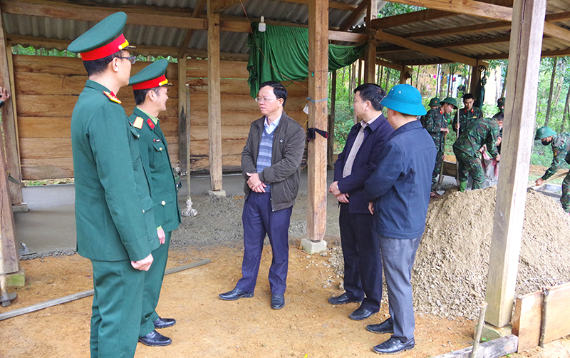 Lãnh đạo huyện Tuyên Hóa thăm hỏi, động viên cán bộ, chiến sỹ Lữ đoàn 414.