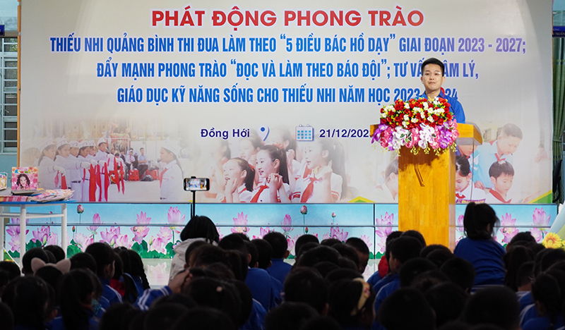 Phó Bí thư Tỉnh đoàn, Chủ tịch Hội đồng Đội tỉnh Đinh Trung Hiếu phát động chương trình.