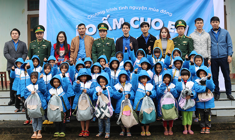 Chương trình tình nguyện mùa đông với chủ đề “Áo ấm cho em” do Đoàn TNCS HCM Sở Nông nghiệp và PTNT phối hợp với các đơn vị thực hiện tại xã Kim Thủy.