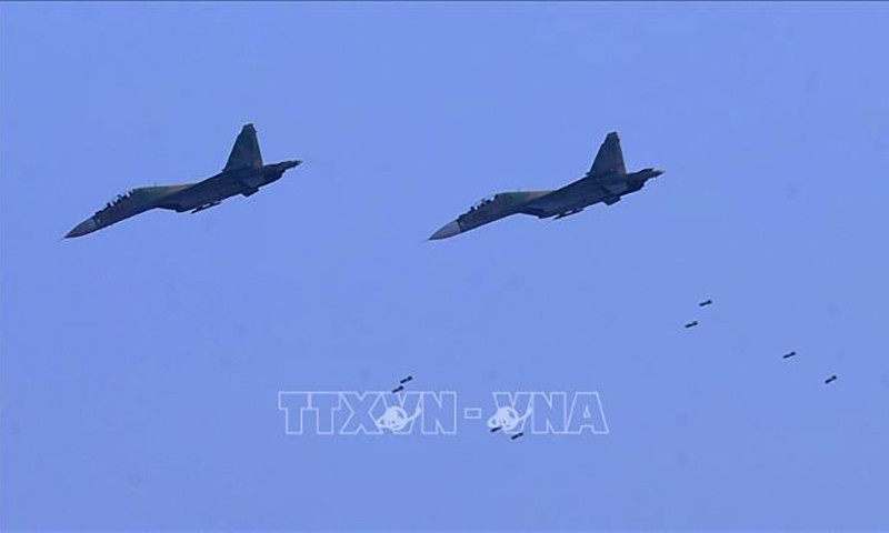  Máy bay Su-30MK2 (Quân đoàn 12) tham gia diễn tập tại Lục Ngạn (Bắc Giang), sáng 23/12/2023. Ảnh: Dương Giang/TTXVN