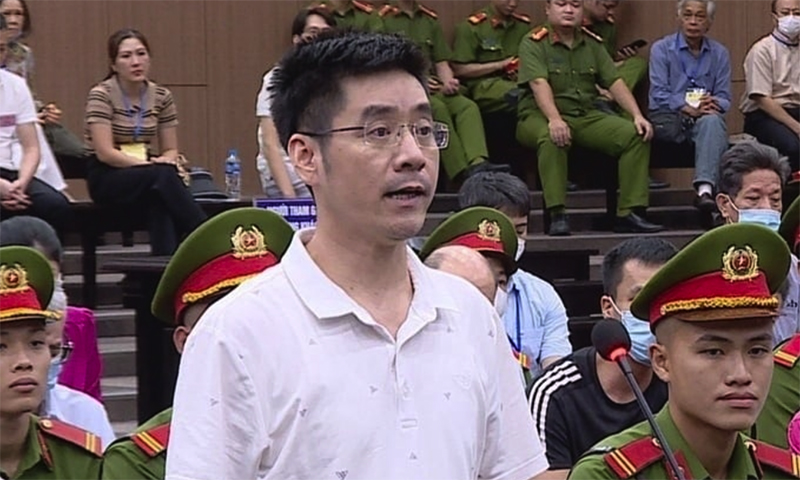Cựu điều tra viên Hoàng Văn Hưng tại phiên toà sơ thẩm.