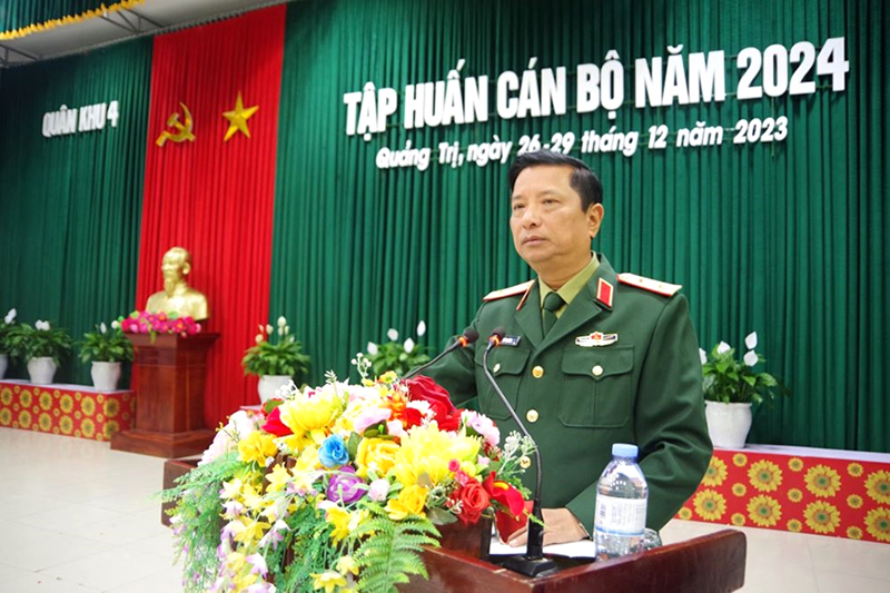  Trung tướng Hà Thọ Bình, Tư lệnh Quân khu 4 phát biểu khai mạc. 