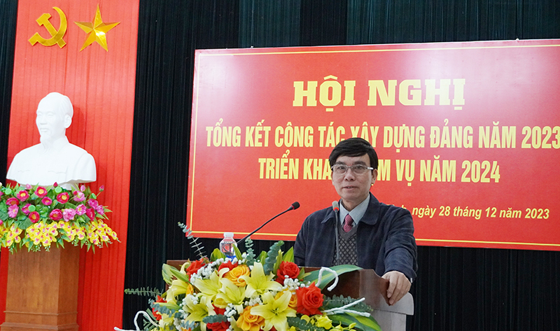 Đồng chí Bí thư Đảng ủy Khối Các cơ quan tỉnh Nguyễn Thanh Lam phát biểu kết luận hội nghị.