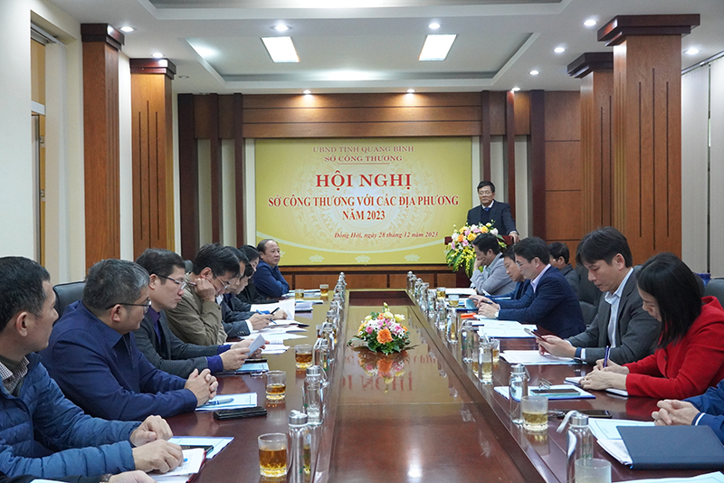 Giám đốc Sở Công thương Phạm Quang Hải chủ trì hội nghị.