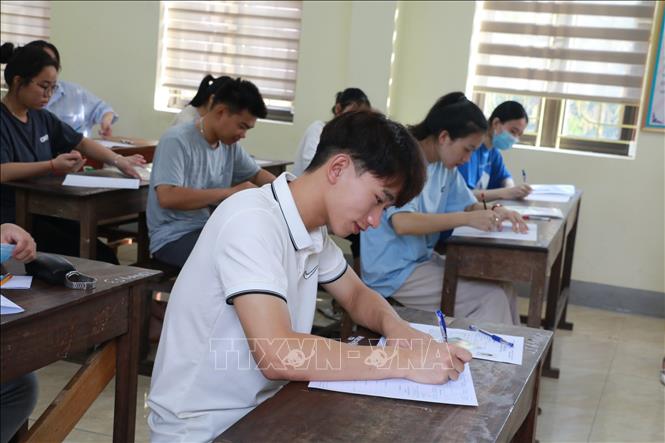 Học sinh làm bài thi tại Kỳ thi tốt nghiệp Trung học phổ thông năm 2022 tại Nghệ An. Ảnh tư liệu: Bích Huệ/TTXVN