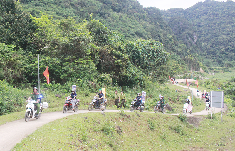 Tuyên truyền lưu động về bảo tồn đa dạng sinh học và bảo vệ động vật hoang dã.