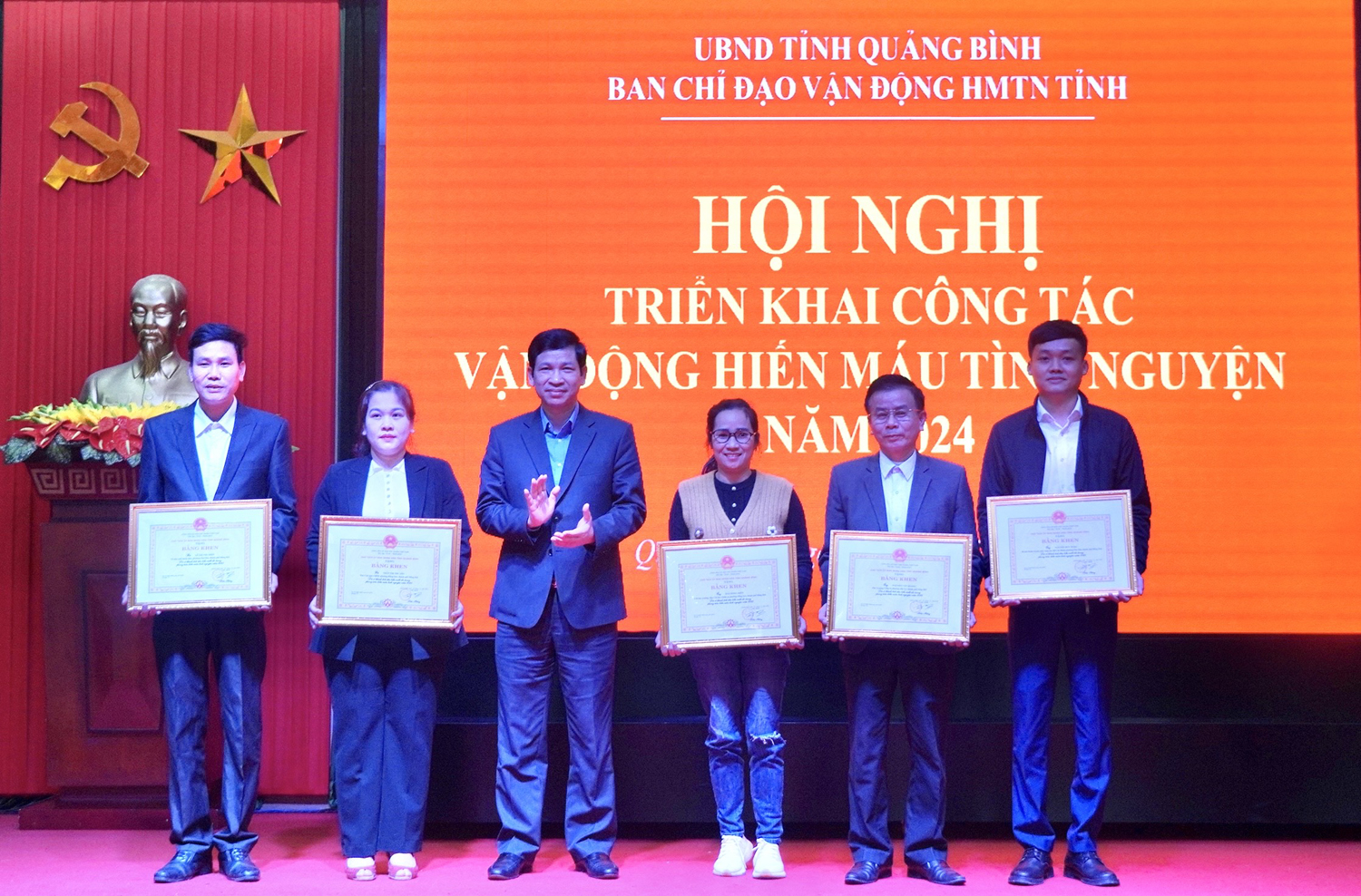 tri-n-khai-ng-b-c-c-gi-i-ph-p-th-c-hi-n-phong-tr-o-hi-n-m-u-t-nh