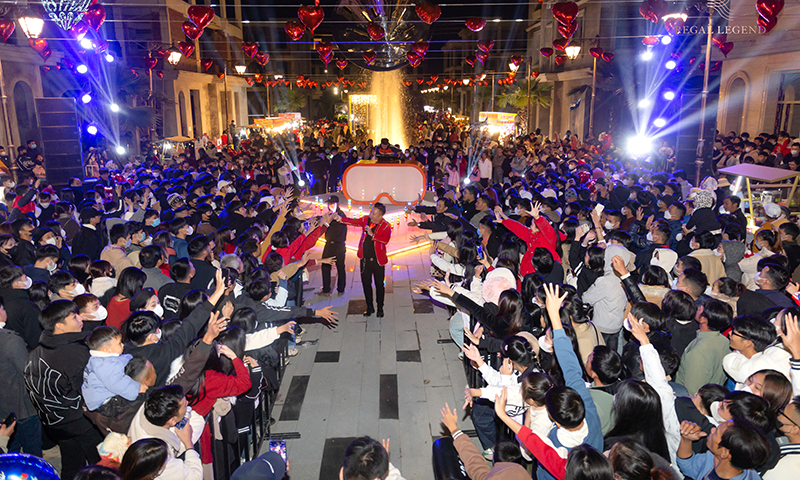  Chuỗi chương trình chào đón năm mới tại Bảo Ninh (TP. Đồng Hới) những ngày qua đã thu hút hơn 30.000 du khách tham gia.