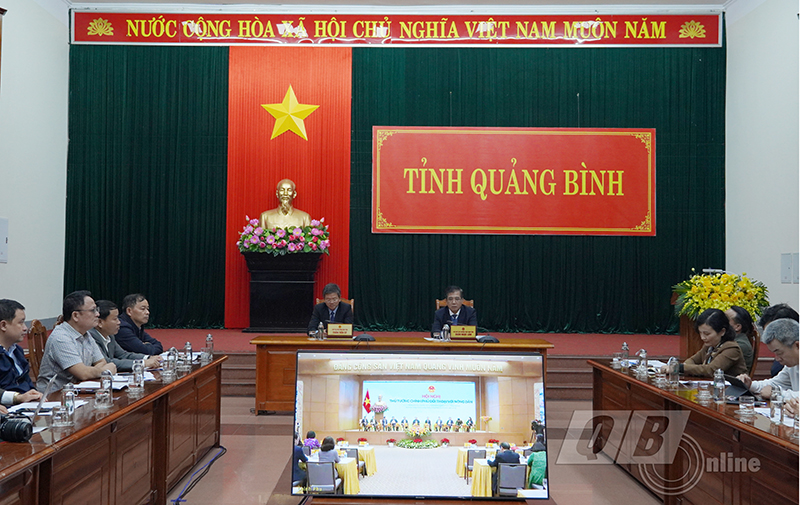 Đồng chí Phó Chủ tịch Thường trực UBND tỉnh Đoàn Ngọc Lâm và các đại biểu dự hội nghị tại điểm cầu Quảng Bình. Liên (huyện Quảng Trạch).