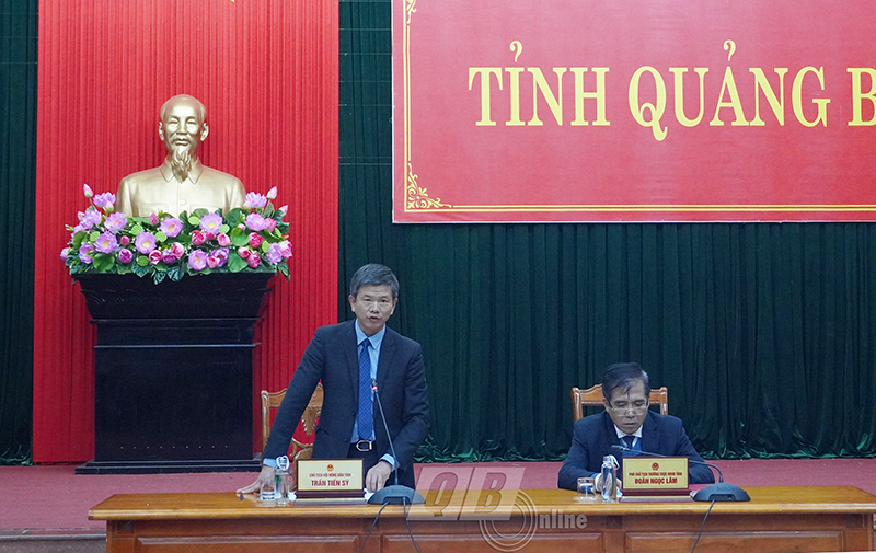 Chủ tịch Hội nông dân tỉnh Quảng Bình Trần Tiến Sỹ đặt câu hỏi tại hội nghị.