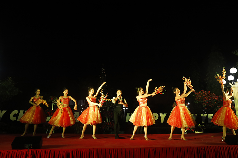 Chương trình biểu diễn nghệ thuật tại thị trấn Phong Nha.