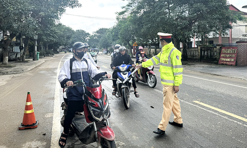 Minh Hóa: Triển khai đồng bộ các giải pháp bảo đảm an toàn giao thông