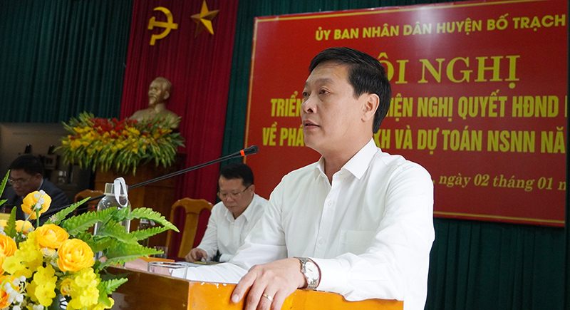 Đồng chí Chủ tịch UBND huyện Bố Trạch Nguyễn Ngọc Tuấn phát biểu kết luận hội nghị.