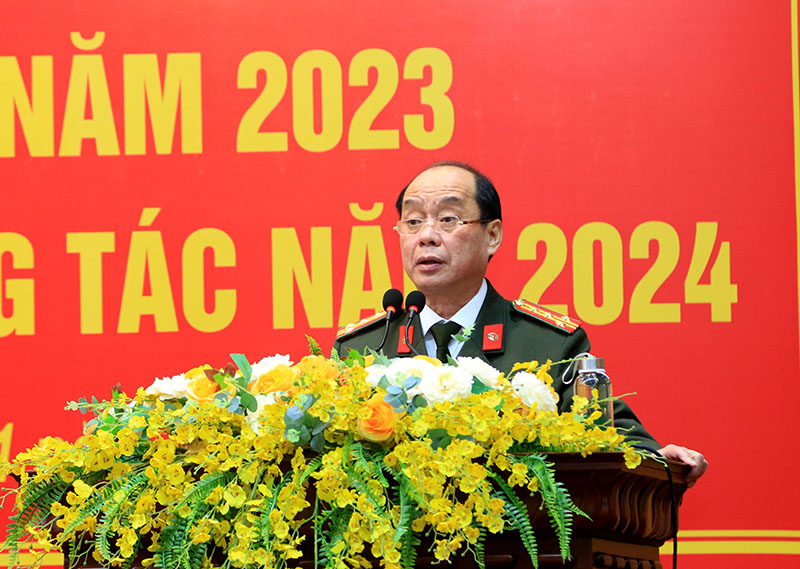Đại tá Nguyễn Hữu Hợp, Ủy viên Ban Thường vụ Tỉnh ủy, Giám đốc Công an tỉnh khai mạc hội nghị