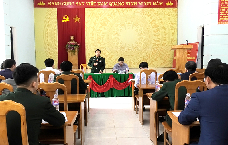 Đại tá Trịnh Thanh Bình, Tỉnh ủy viên, Chỉ huy trưởng Bộ đội Biên phòng tỉnh phát biểu tại buổi làm việc.