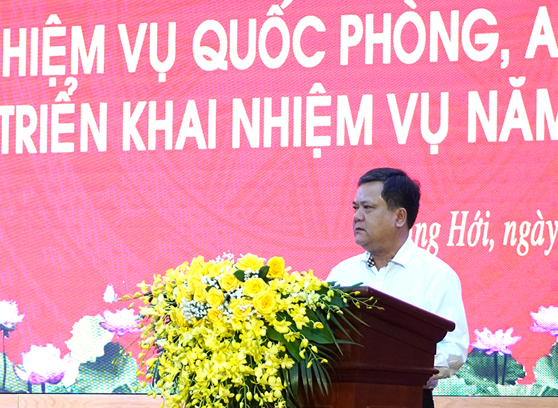 Đồng chí Bí thư Thành ủy Đồng Hới Trần Phong phát biểu kết luận hội nghị. 
