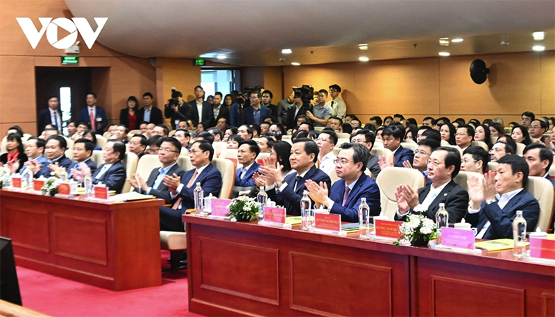 Dự hội nghị còn có Phó Thủ tướng Lê Minh Khái; lãnh đạo các ban, bộ ngành trung ương và địa phương, lãnh đạo các ngân hàng Nhà nước, ngân hàng thương mại.