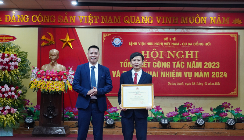 Cá nhân xuất sắc được nhận Bằng khen của Công đoàn ngành Y tế Việt Nam.