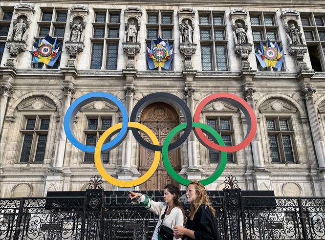 Biểu tượng Olympic tại Paris, Pháp. Ảnh: AFP/TTXVN