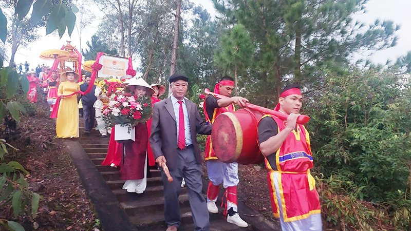 Lễ rước Bằng công nhận di tích lịch sử cấp tỉnh dòng họ Mai làng Thọ Linh.