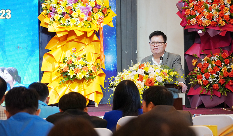 Đại diện lãnh đạo Đảng ủy Khối doanh nghiệp tỉnh phát biểu tại hội nghị.