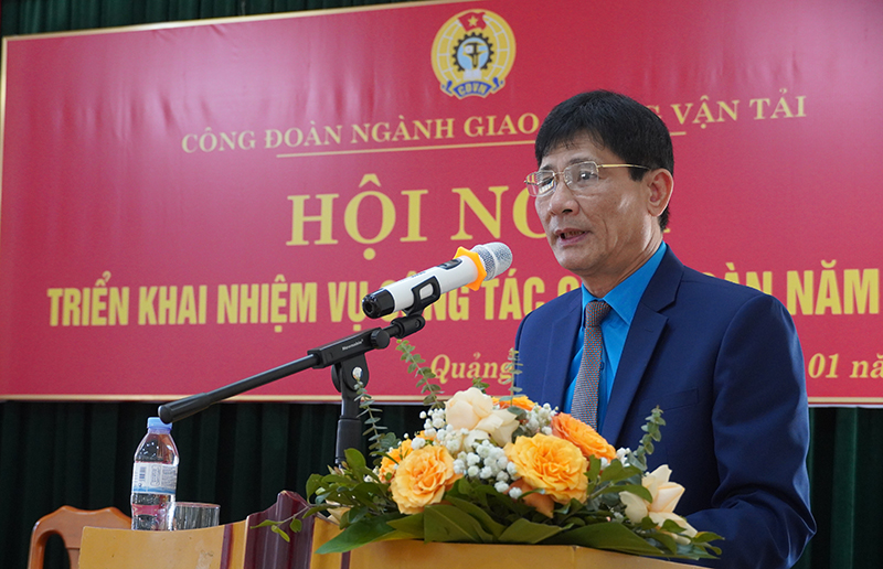 Phó Giám đốc Sở GTVT, Chủ tịch CĐ ngành GTVT Trần Anh Tuấn phát biểu tại hội nghị.
