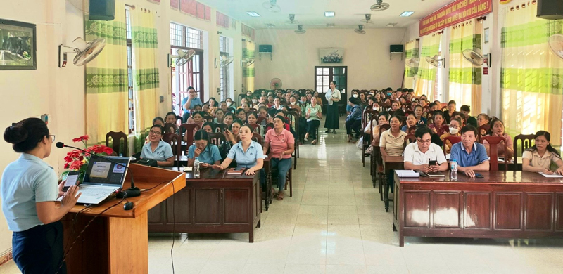 Các hội nghị tuyên truyền về chính sách BHXH, BHYT ở Phú Thủy luôn thu hút đông đảo người dân tham gia.