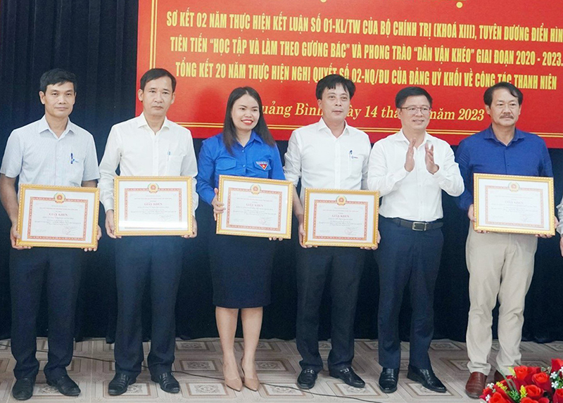 Đảng bộ PC Quảng Bình vinh dự được Đảng uỷ Khối doanh nghiệp tỉnh khen thưởng vì có thành tích xuất sắc trong thực hiện Nghị quyết 02.