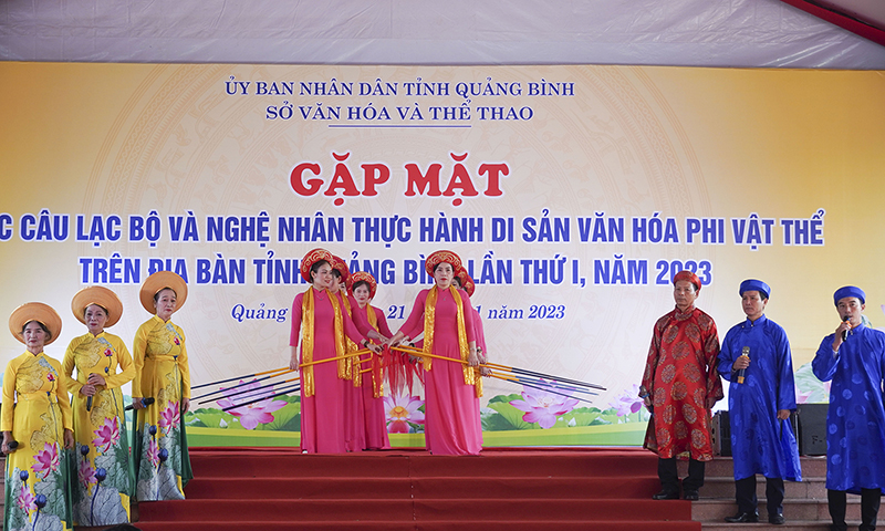 Gặp mặt, tôn vinh nghệ nhân thực hành di sản là một trong những hoạt động văn hóa để lại nhiều ấn tượng trong năm 2023.