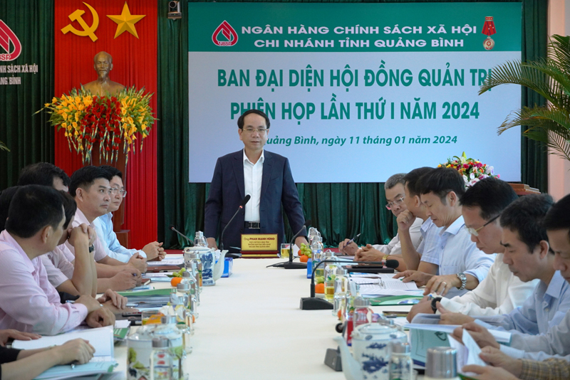 Đồng chí Phó Chủ tịch UBND tỉnh Phan Mạnh Hùng phát biểu tại hội nghị.