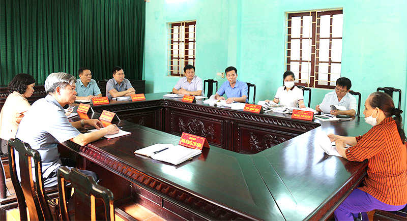 Lãnh đạo và các phòng, ban của huyện Thuận Thành (Bắc Ninh) tiếp công dân, giải quyết đơn thư khiếu nại tố cáo (ảnh tư liệu).
