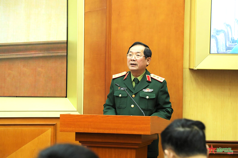 Thượng tướng Lê Huy Vịnh chủ trì hội nghị công tác văn phòng toàn quân. 
