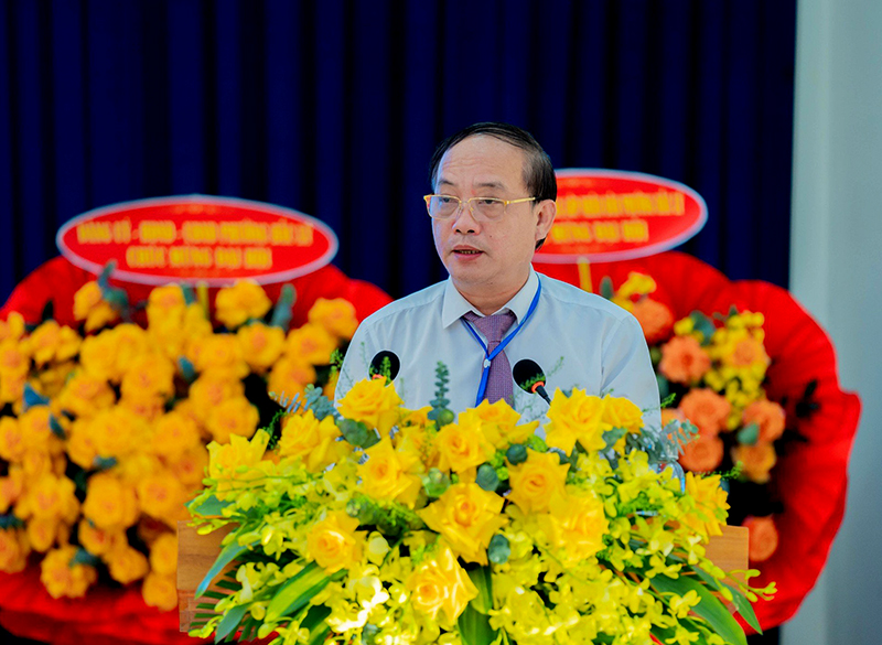 Chủ tịch Ủy ban MTTQVN TP. Đồng Hới Trần Thanh Sơn phát biểu chỉ đạo tại đại hội. 