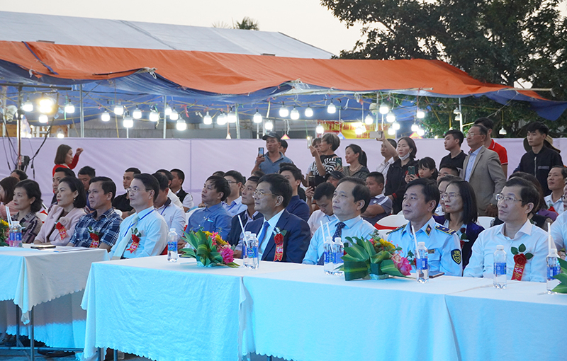 Các đại biểu dự lễ khai mạc hội chợ Xuân Quảng Bình năm 2024.