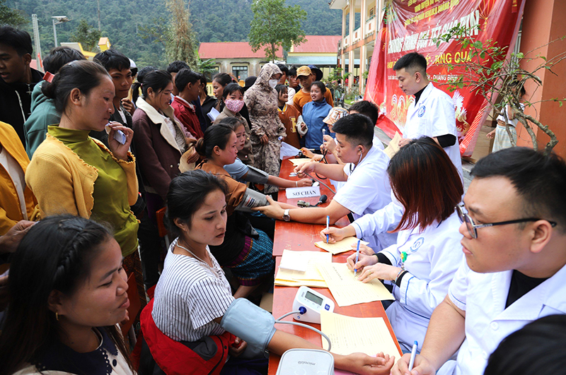 Chương trình khám, chữa bệnh nhân đạo là một trong những hoạt động thiết thực...