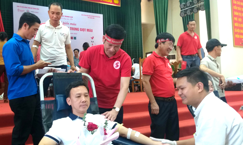 Phong trào hiến máu tình nguyện được đông đảo người dân hưởng ứng.