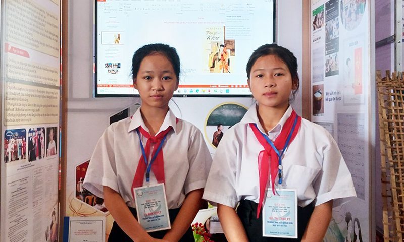 Hai em học sinh Tạ Ánh Tuyết, Giả Thị Bảo Vy.