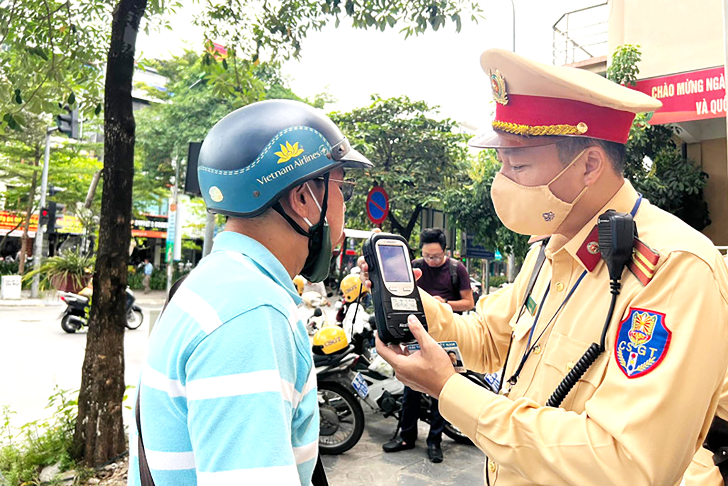 Bộ Công an tiếp tục thực hiện kế hoạch tổng kiểm soát xử lý vi phạm theo các chuyên đề, các nhóm hành vi là nguyên nhân trực tiếp gây ra tai nạn giao thông, như vi phạm nồng độ cồn, ma túy, tốc độ... theo phương châm 03 không  