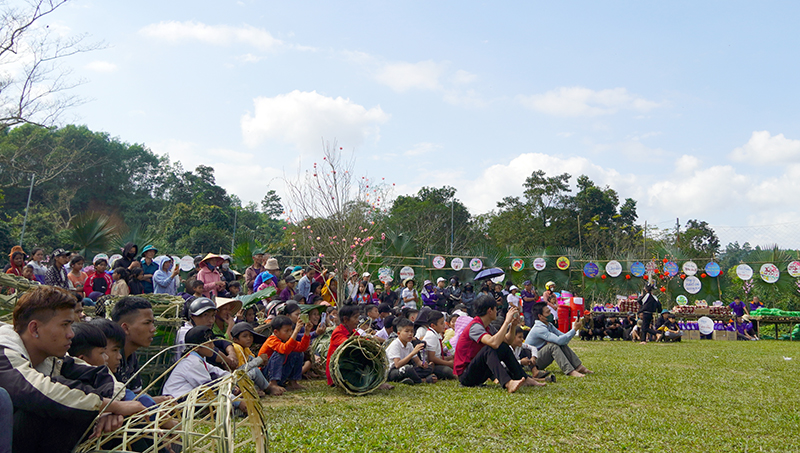 Đông đảo đồng bào tham gia  