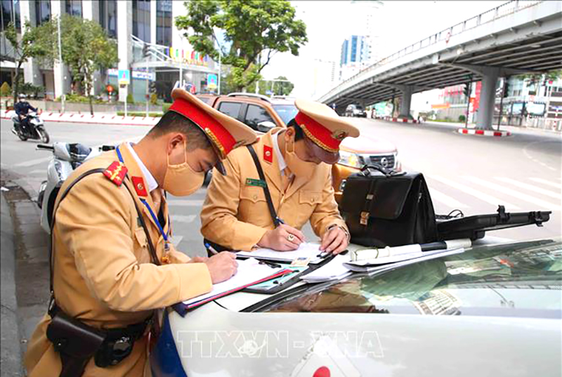 Các trường hợp vi phạm ATGT đều bị lực lượng Cảnh sát giao thông nghiêm túc xử phạt.