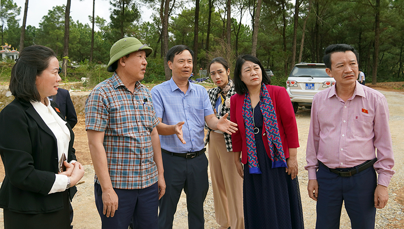Đoàn giám sát kiểm tra tiến độ xây dựng khu tái định cư tại xã Quảng Lưu, huyện Quảng Trạch
